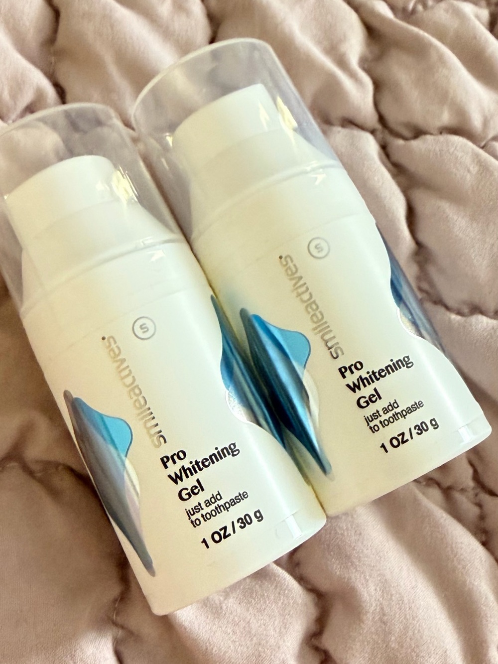 Pro Whitening Gel in White with Blue Accents